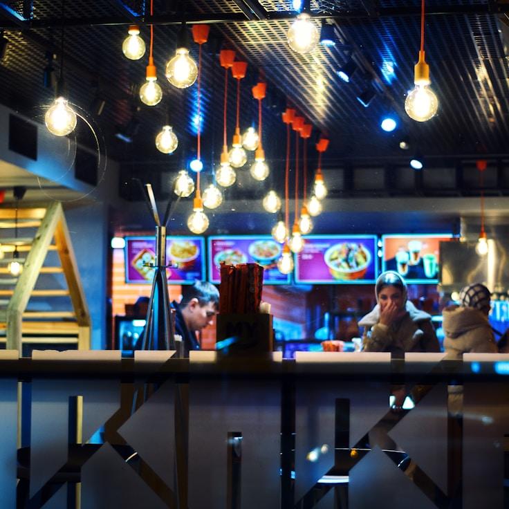 Casual restaurant with booth seating